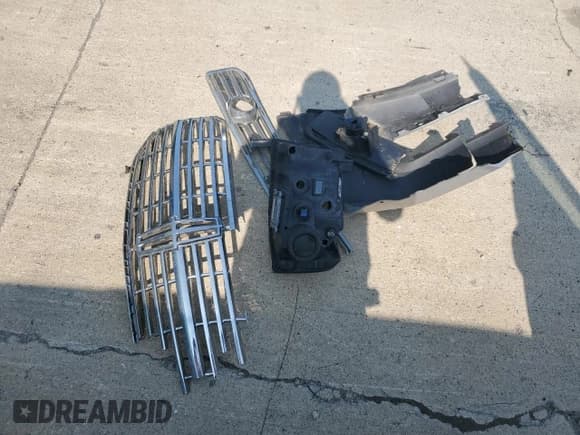 ✅ 2010 Lincoln Navigator • VIN: 5LMJJ2J58AEJ03008 • Lot: 59256995. Listed on Copart with 245,208 mi. Free auction sales archive from the USA and detailed vehicle history report at DreamBid. Image 13.