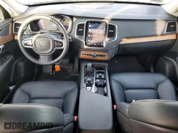 ✅ 2023 Volvo XC90 • VIN: YV4H60CV3P1923504 • Lot: 39598954. Wystawiony na Copart z przebiegiem 4 177 mil. Bezpłatny archiwum sprzedaży aukcyjnych z USA i szczegółowy raport historii pojazdu na DreamBid. Zdjęcie 8.