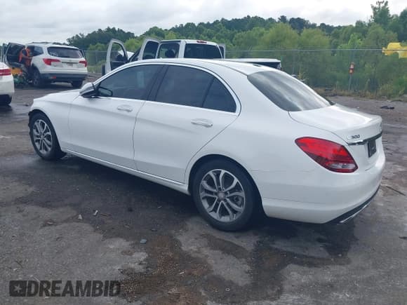 ✅ 2017 Mercedes-Benz C 300 • VIN: 55SWF4JB3HU189495 • Lot: 42668876. Wystawiony na IAAI z przebiegiem 45 724 mil. Bezpłatny archiwum sprzedaży aukcyjnych z USA i szczegółowy raport historii pojazdu na DreamBid. Zdjęcie 3.
