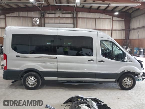 ✅ 2021 Ford Transit Passenger XL • VIN: 1FBAX9CG9MKA15625 • Лот: 42491429. Опубликован ранее на IAAI с пробегом 99 401 миль. Бесплатный доступ к архиву аукционных продаж из США и подробный отчёт об истории автомобиля на DreamBid. Изображение 14.