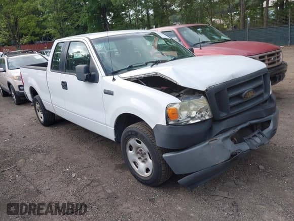 ✅ 2006 Ford F-150 STX • VIN: 1FTRX12W86NB10042 • Lot: 42953712. Listed on IAAI with 248,350 mi. Free auction sales archive from the USA and detailed vehicle history report at DreamBid. Image 1.