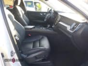 ✅ 2019 Volvo XC60 Momentum • VIN: LYVA22RK6KB206864 • Lot: 43508437. Wystawiony na IAAI z przebiegiem 63 279 mil. Bezpłatny archiwum sprzedaży aukcyjnych z USA i szczegółowy raport historii pojazdu na DreamBid. Zdjęcie 5.