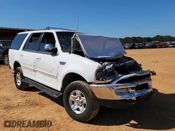 ✅ 1998 Ford Expedition XLT • VIN: 1FMRU18W7WLB58199 • Lot: 81983865. Wystawiony na Copart z przebiegiem 162 811 mil. Bezpłatny archiwum sprzedaży aukcyjnych z USA i szczegółowy raport historii pojazdu na DreamBid. Zdjęcie 14.