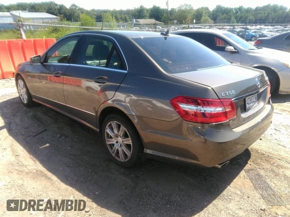 ✅ 2012 Mercedes-Benz E 350 Luxury • VIN: WDDHF8JB2CA656219 • Лот: 43122932. Опубликован ранее на IAAI с пробегом 169 523 миль. Бесплатный доступ к архиву аукционных продаж из США и подробный отчёт об истории автомобиля на DreamBid. Изображение 3.