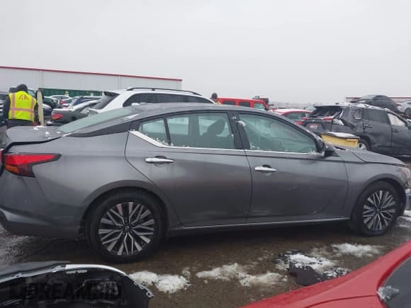 ✅ 2024 Nissan Altima SV • VIN: 1N4BL4DV2RN321377 • Lot: 43775522. Listed on IAAI with 44,185 mi. Free auction sales archive from the USA and detailed vehicle history report at DreamBid. Image 14.