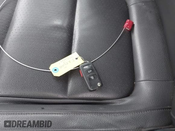 ✅ 2017 Volkswagen Tiguan S • VIN: WVGBV7AX4HK002215 • Lot: 42440129. Wystawiony na IAAI z przebiegiem 174 529 mil. Bezpłatny archiwum sprzedaży aukcyjnych z USA i szczegółowy raport historii pojazdu na DreamBid. Zdjęcie 11.