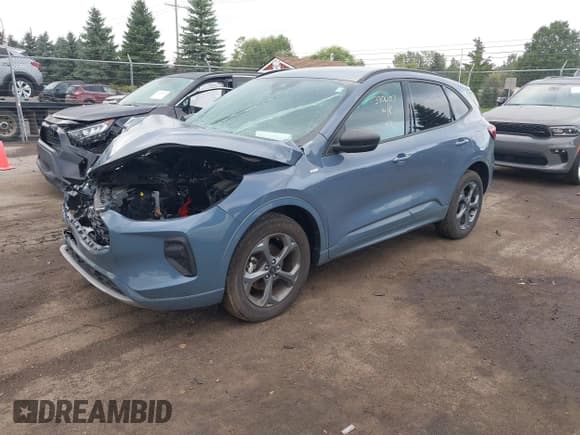 ✅ 2023 Ford Escape ST-Line • VIN: 1FMCU9MN1PUB28306 • Лот: 43306107. Опубликован ранее на IAAI с пробегом 16 170 миль. Бесплатный доступ к архиву аукционных продаж из США и подробный отчёт об истории автомобиля на DreamBid. Изображение 2.