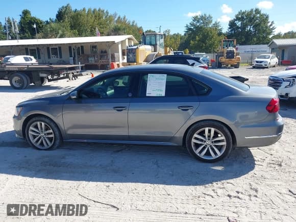 ✅ 2019 Volkswagen Passat Wolfsburg Edition • VIN: 1VWLA7A33KC007941 • Лот: 43381084. Опубликован ранее на IAAI с пробегом 55 413 миль. Бесплатный доступ к архиву аукционных продаж из США и подробный отчёт об истории автомобиля на DreamBid. Изображение 14.