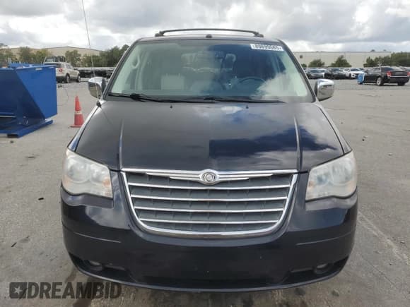 ✅ 2010 Chrysler Town & Country Touring Plus • VIN: 2A4RR8D18AR442802 • Lot: 89899685. Wystawiony na Copart z przebiegiem 149 651 mil. Bezpłatny archiwum sprzedaży aukcyjnych z USA i szczegółowy raport historii pojazdu na DreamBid. Zdjęcie 5.