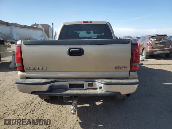 ✅ 2004 GMC Sierra 2500 SLE • VIN: 1GTGK23U94F124449 • Lot: 82589675. Wystawiony na Copart z przebiegiem 168 499 mil. Bezpłatny archiwum sprzedaży aukcyjnych z USA i szczegółowy raport historii pojazdu na DreamBid. Zdjęcie 6.