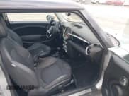 ✅ 2010 MINI Hardtop • VIN: WMWMF3C58ATZ66375 • Lot: 42969522. Wystawiony na IAAI z przebiegiem 88 174 mil. Bezpłatny archiwum sprzedaży aukcyjnych z USA i szczegółowy raport historii pojazdu na DreamBid. Zdjęcie 5.