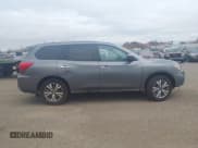 ✅ 2019 Nissan Pathfinder SV • VIN: 5N1DR2MN1KC634004 • Lot: 43582130. Wystawiony na IAAI z przebiegiem 76 300 mil. Bezpłatny archiwum sprzedaży aukcyjnych z USA i szczegółowy raport historii pojazdu na DreamBid. Zdjęcie 13.