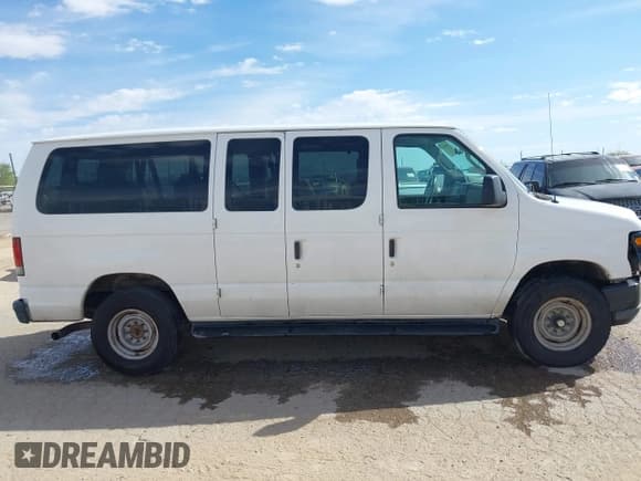 ✅ 2009 Ford Econoline Passenger XL • VIN: 1FBNE31L49DA93066 • Лот: 41858130. Опубликован ранее на IAAI с пробегом 208 427 миль. Бесплатный доступ к архиву аукционных продаж из США и подробный отчёт об истории автомобиля на DreamBid. Изображение 13.
