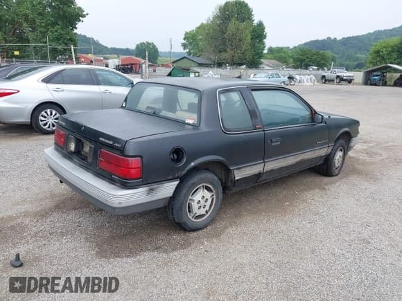 ✅ 1986 Pontiac Grand Am • VIN: 1G2NE27UXGC719507 • Lot: 42740604. Wystawiony na IAAI z przebiegiem 139 007 mil. Bezpłatny archiwum sprzedaży aukcyjnych z USA i szczegółowy raport historii pojazdu na DreamBid. Zdjęcie 4.