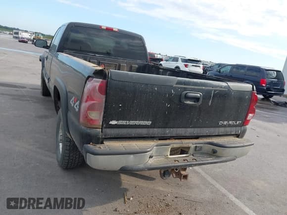 ✅ 2003 Chevrolet Silverado 2500HD LT • VIN: 1GCHK29133E152205 • Lot: 43109431. Wystawiony na IAAI z przebiegiem 267 461 mil. Bezpłatny archiwum sprzedaży aukcyjnych z USA i szczegółowy raport historii pojazdu na DreamBid. Zdjęcie 16.