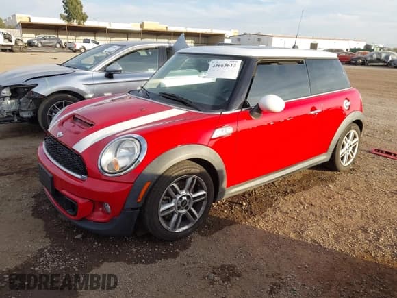 ✅ 2011 MINI Hardtop S • VIN: WMWSV3C50BTY16238 • Lot: 43663613. Wystawiony na IAAI z przebiegiem 152 168 mil. Bezpłatny archiwum sprzedaży aukcyjnych z USA i szczegółowy raport historii pojazdu na DreamBid. Zdjęcie 2.