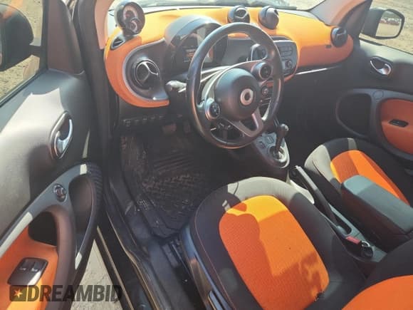 ✅ 2016 Smart fortwo Passion • VIN: WMEFJ5DA0GK050730 • Лот: 80375695. Опубликован ранее на Copart с пробегом 100 694 миль. Бесплатный доступ к архиву аукционных продаж из США и подробный отчёт об истории автомобиля на DreamBid. Изображение 8.