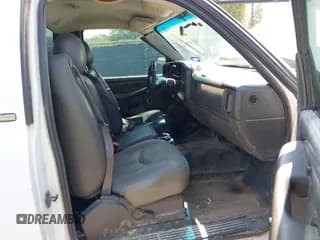 ✅ 2003 Chevrolet Silverado 2500 • VIN: 1GBHC24U13E177297 • Lot: 43174736. Wystawiony na IAAI z przebiegiem 200 966 mil. Bezpłatny archiwum sprzedaży aukcyjnych z USA i szczegółowy raport historii pojazdu na DreamBid. Zdjęcie 5.