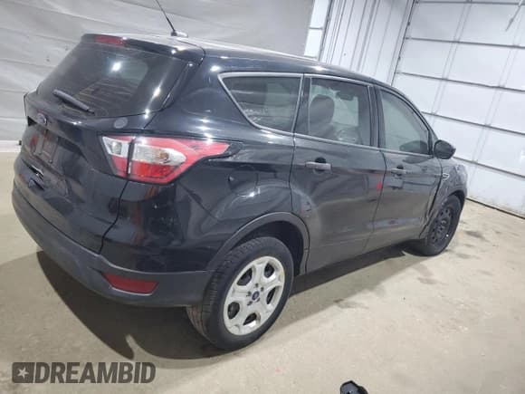 ✅ 2018 Ford Escape S • VIN: 1FMCU0F7XJUB10968 • Лот: 66176035. Опубликован ранее на Copart с пробегом 106 225 миль. Бесплатный доступ к архиву аукционных продаж из США и подробный отчёт об истории автомобиля на DreamBid. Изображение 3.