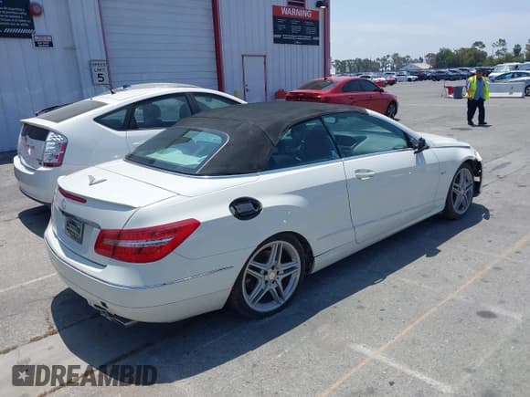 ✅ 2012 Mercedes-Benz E 350 • VIN: WDDKK5KF3CF164187 • Лот: 42473247. Опубликован ранее на IAAI с пробегом 111 693 миль. Бесплатный доступ к архиву аукционных продаж из США и подробный отчёт об истории автомобиля на DreamBid. Изображение 4.