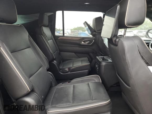 ✅ 2023 Chevrolet Suburban Premier • VIN: 1GNSKFKD1PR290543 • Lot: 55710384. Wystawiony na Copart z przebiegiem 48 431 mil. Bezpłatny archiwum sprzedaży aukcyjnych z USA i szczegółowy raport historii pojazdu na DreamBid. Zdjęcie 11.