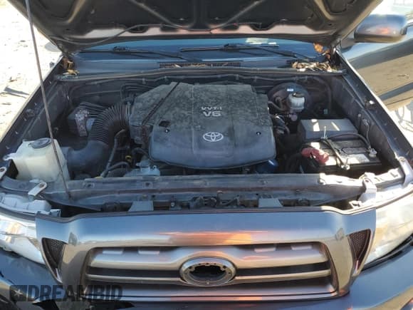 ✅ 2010 Toyota Tacoma • VIN: 5TEUU4EN1AZ748954 • Lot: 92161455. Listed on Copart with 215,274 mi. Free auction sales archive from the USA and detailed vehicle history report at DreamBid. Image 11.