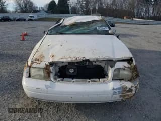 ✅ 2001 Ford Crown Victoria Police Interceptor • VIN: 2FAFP71W91X128988 • Лот: 46935425. Опубликован ранее на Copart с пробегом 238 181 миль. Бесплатный доступ к архиву аукционных продаж из США и подробный отчёт об истории автомобиля на DreamBid. Изображение 5.