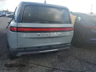 ✅ 2022 Rivian R1S Launch Edition • VIN: 7PDSGABL9NN002950 • Lot: 74022964. Wystawiony na Copart z przebiegiem Nie podano. Bezpłatny archiwum sprzedaży aukcyjnych z USA i szczegółowy raport historii pojazdu na DreamBid. Zdjęcie 6.