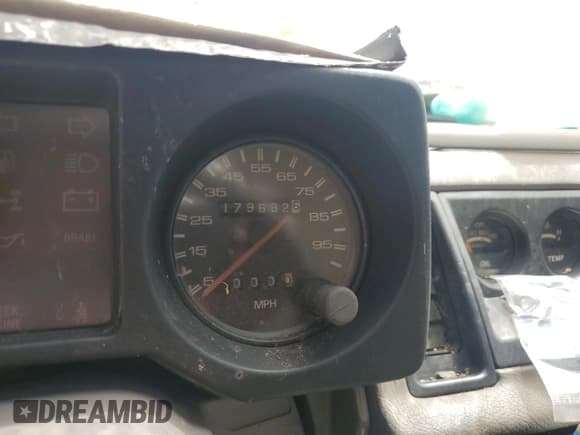 ✅ 1990 Isuzu Trooper • VIN: JACCH58R6L8904381 • Лот: 54351305. Опубликован ранее на Copart с пробегом 179 632 миль. Бесплатный доступ к архиву аукционных продаж из США и подробный отчёт об истории автомобиля на DreamBid. Изображение 9.