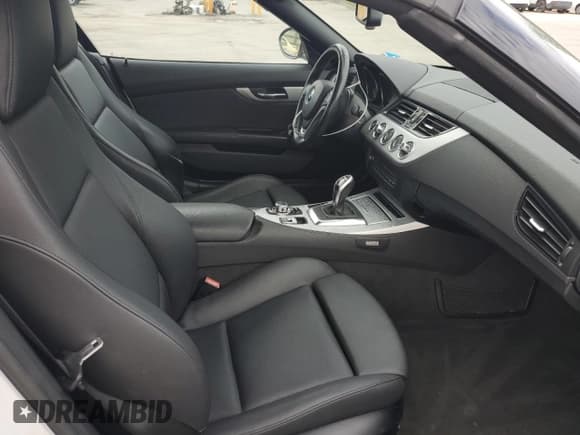 ✅ 2016 BMW Z4 sDrive28i • VIN: WBALL5C5XG5A20343 • Lot: 91557565. Wystawiony na Copart z przebiegiem 87 520 mil. Bezpłatny archiwum sprzedaży aukcyjnych z USA i szczegółowy raport historii pojazdu na DreamBid. Zdjęcie 10.