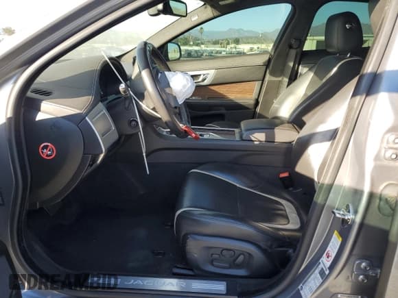 ✅ 2015 Jaguar XF Portfolio • VIN: SAJWA0F7XF8U64954 • Lot: 69798595. Wystawiony na Copart z przebiegiem Nie podano. Bezpłatny archiwum sprzedaży aukcyjnych z USA i szczegółowy raport historii pojazdu na DreamBid. Zdjęcie 7.