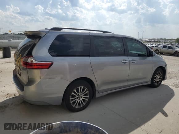 ✅ 2018 Toyota Sienna XLE Auto Access Seat • VIN: 5TDYZ3DC2JS939132 • Lot: 81111245. Listed on Copart with 102,220 mi. Free auction sales archive from the USA and detailed vehicle history report at DreamBid. Image 3.