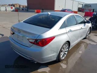 ✅ 2013 Hyundai Sonata SE • VIN: 5NPEC4AB2DH512131 • Lot: 43029108. Listed on IAAI with 161,487 mi. Free auction sales archive from the USA and detailed vehicle history report at DreamBid. Image 4.