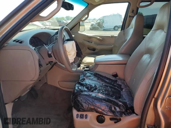 ✅ 2002 Ford Expedition XLT • VIN: 1FMFU16L62LA82867 • Lot: 52044915. Listed on Copart with 193,554 mi. Free auction sales archive from the USA and detailed vehicle history report at DreamBid. Image 7.