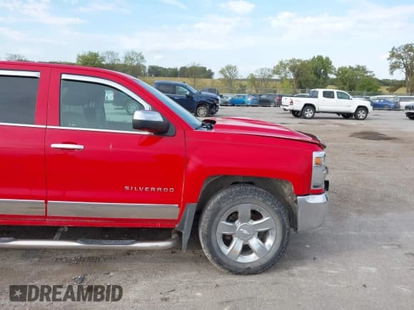 ✅ 2018 Chevrolet Silverado 1500 LTZ • VIN: 3GCUKSEC9JG328282 • Lot: 43266149. Wystawiony na IAAI z przebiegiem 188 401 mil. Bezpłatny archiwum sprzedaży aukcyjnych z USA i szczegółowy raport historii pojazdu na DreamBid. Zdjęcie 19.