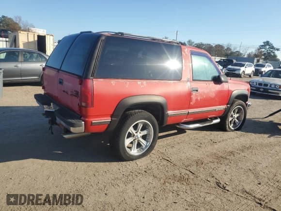 ✅ 1997 GMC Yukon • VIN: 3GKEK18R8VG528269 • Lot: 84931684. Listed on Copart with 169,868 mi. Free auction sales archive from the USA and detailed vehicle history report at DreamBid. Image 3.