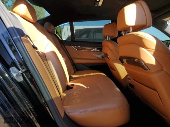 ✅ 2016 BMW 7 Series 750i xDrive • VIN: WBA7B0C57GG526950 • Lot: 81829615. Wystawiony na Copart z przebiegiem 84 030 mil. Bezpłatny archiwum sprzedaży aukcyjnych z USA i szczegółowy raport historii pojazdu na DreamBid. Zdjęcie 10.