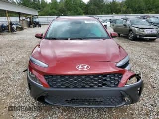 ✅ 2023 Hyundai Kona SEL • VIN: KM8K62ABXPU050583 • Лот: 73582274. Опубликован ранее на Copart с пробегом 3 275 миль. Бесплатный доступ к архиву аукционных продаж из США и подробный отчёт об истории автомобиля на DreamBid. Изображение 5.