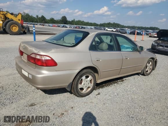 ✅ 2000 Honda Accord EX • VIN: 1HGCG5669YA086014 • Лот: 71929645. Опубликован ранее на Copart с пробегом 212 805 миль. Бесплатный доступ к архиву аукционных продаж из США и подробный отчёт об истории автомобиля на DreamBid. Изображение 3.