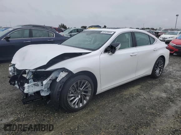✅ 2025 Lexus ES 300h Luxury • VIN: 58AEA1C12SU074825 • Lot: 82428905. Listed on Copart with 500 mi. Free auction sales archive from the USA and detailed vehicle history report at DreamBid. Image 1.