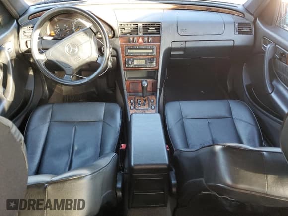 ✅ 2000 Mercedes-Benz C 230/260/280/320 • VIN: WDBHA29G0YA860383 • Lot: 87109294. Wystawiony na Copart z przebiegiem 135 777 mil. Bezpłatny archiwum sprzedaży aukcyjnych z USA i szczegółowy raport historii pojazdu na DreamBid. Zdjęcie 8.