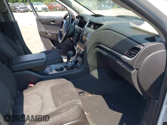 ✅ 2017 Chevrolet Traverse LT • VIN: 1GNKVGKD0HJ216625 • Lot: 42982277. Wystawiony na IAAI z przebiegiem 120 170 mil. Bezpłatny archiwum sprzedaży aukcyjnych z USA i szczegółowy raport historii pojazdu na DreamBid. Zdjęcie 5.