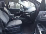 ✅ 2017 Ford Escape Titanium • VIN: 1FMCU0JD0HUC13307 • Lot: 43883887. Wystawiony na IAAI z przebiegiem 71 756 mil. Bezpłatny archiwum sprzedaży aukcyjnych z USA i szczegółowy raport historii pojazdu na DreamBid. Zdjęcie 5.