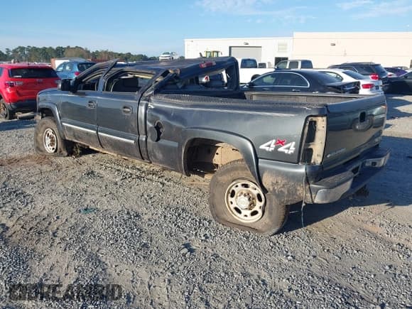✅ 2004 Chevrolet Silverado 2500HD LS • VIN: 1GCHK23U04F235055 • Лот: 40890133. Опубликован ранее на IAAI с пробегом 224 423 миль. Бесплатный доступ к архиву аукционных продаж из США и подробный отчёт об истории автомобиля на DreamBid. Изображение 3.