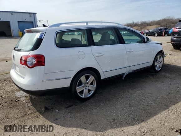 ✅ 2009 Volkswagen Passat Komfort • VIN: WVWXK73C69E096112 • Лот: 53112715. Опубликован ранее на Copart с пробегом 161 160 миль. Бесплатный доступ к архиву аукционных продаж из США и подробный отчёт об истории автомобиля на DreamBid. Изображение 3.