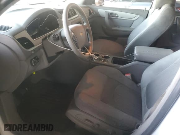 ✅ 2017 Chevrolet Traverse LS • VIN: 1GNKRFKDXHJ245712 • Lot: 67611805. Wystawiony na Copart z przebiegiem 165 058 mil. Bezpłatny archiwum sprzedaży aukcyjnych z USA i szczegółowy raport historii pojazdu na DreamBid. Zdjęcie 7.