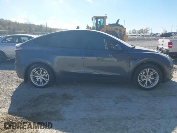 ✅ 2023 Tesla Model Y Long Range • VIN: 7SAYGDEE8PF869079 • Lot: 43620556. Listed on IAAI with 30,886 mi. Free auction sales archive from the USA and detailed vehicle history report at DreamBid. Image 12.