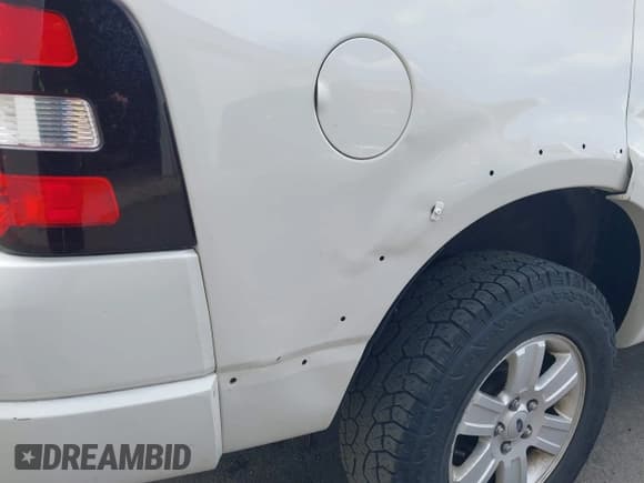 ✅ 2008 Ford Explorer XLT • VIN: 1FMEU73898UA38623 • Лот: 42044003. Опубликован ранее на IAAI с пробегом 235 591 миль. Бесплатный доступ к архиву аукционных продаж из США и подробный отчёт об истории автомобиля на DreamBid. Изображение 6.