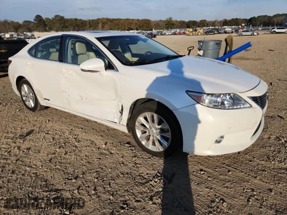 ✅ 2014 Lexus ES 300h • VIN: JTHBW1GG2E2041790 • Лот: 92940505. Опубликован ранее на Copart с пробегом 136 724 миль. Бесплатный доступ к архиву аукционных продаж из США и подробный отчёт об истории автомобиля на DreamBid. Изображение 4.