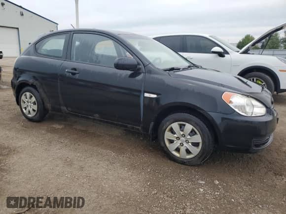 2010 Hyundai Accent GL z VIN KMHCN3BC9AU157717, wystawiony jako Copart lot #65841434 z przebiegiem 286 749 mil mil oraz Czysty tytuł • Clean title. Historia ofert i sprzedaży dostępna na DreamBid. Obrazek 4.